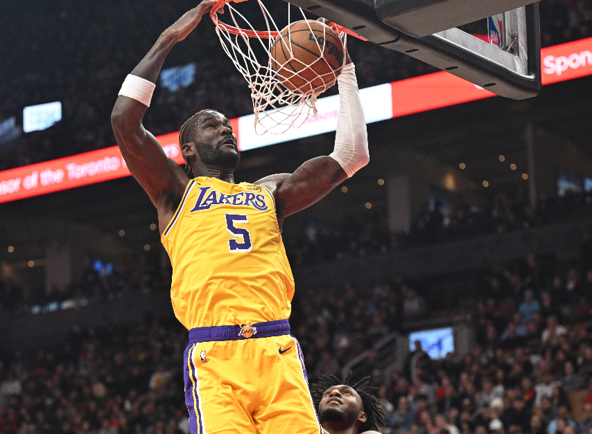 开云入口-湖人112-124国王遭4坏消息！艾顿仍低迷，配角起伏大，攻守全崩！