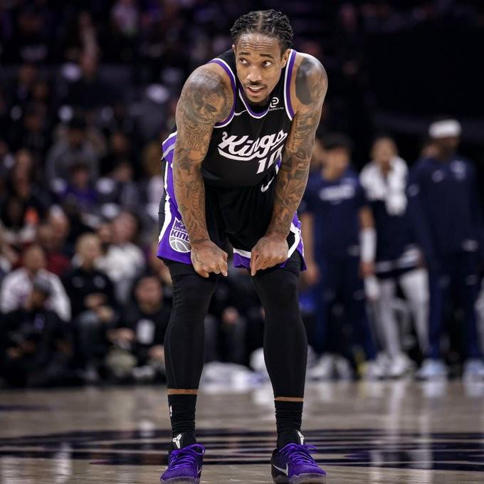 开云APP-神的武器！德罗赞19中14+0三分出手砍32分2板6助3断，罚球5中4