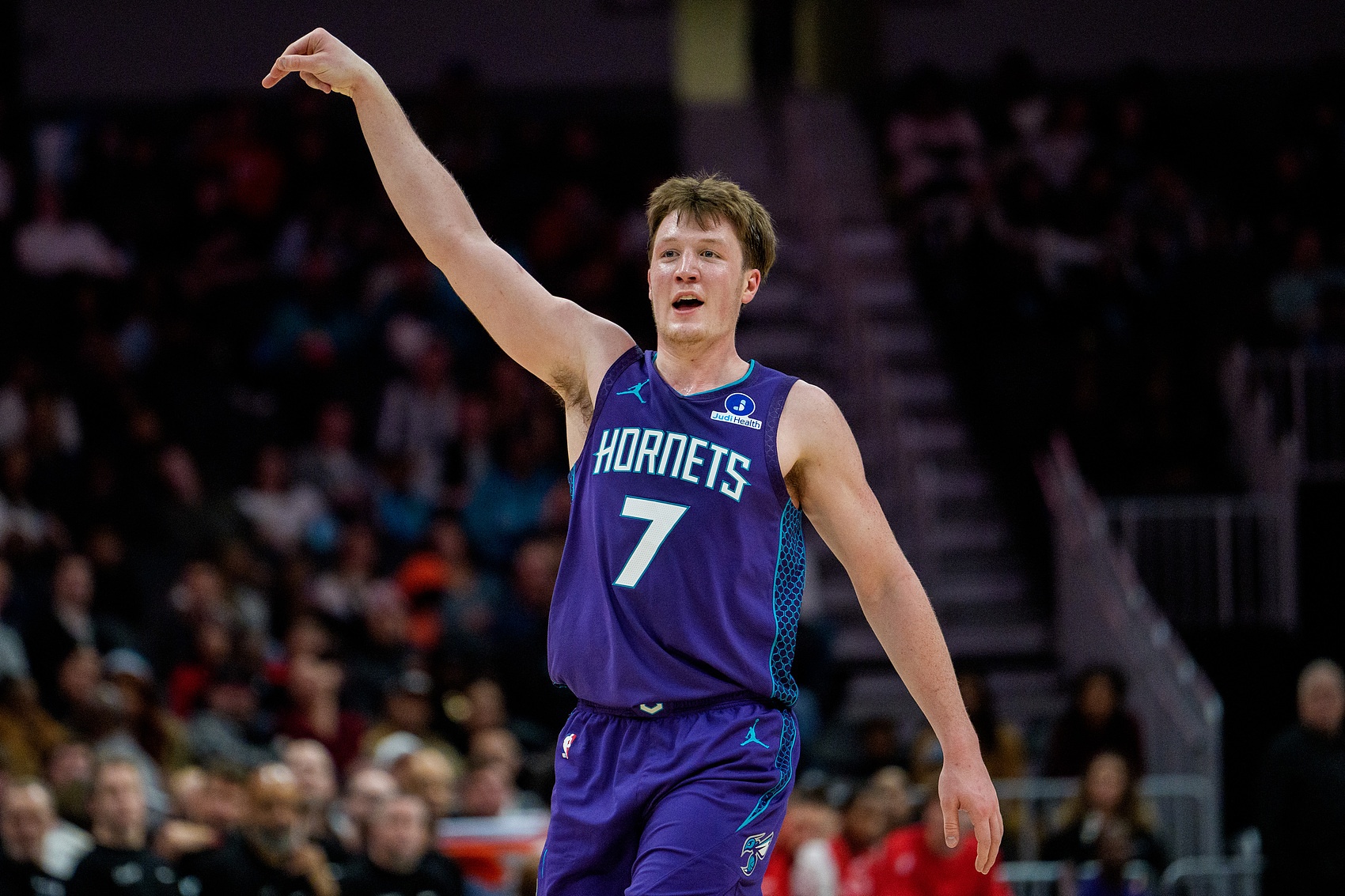 开云下载-卡莱尔：克尼佩尔表现稳定 他是我见过的最稳定的新秀之一